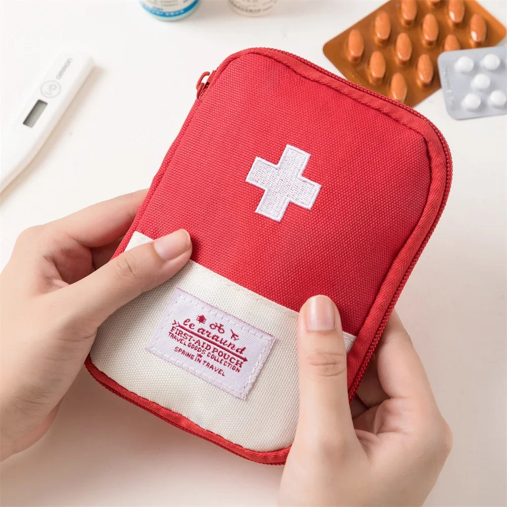 First Aid Kit Designed with Various Colors + a Cross Logo, Includes Multi-Size Sets Suitable for Different Scenarios: the Large Size Can Store Basic Medicines and Emergency Tools, Suitable for Family Use; the Medium and Small